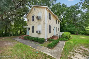 206 E Calhoun St, Whiteville, NC 28472 - Photo 2