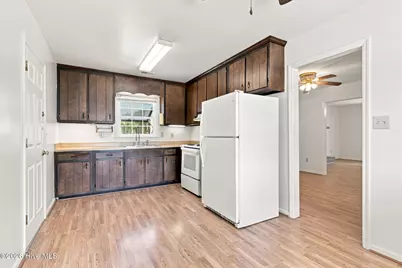 712 James Drive, Newport, NC 28570 - Photo 6