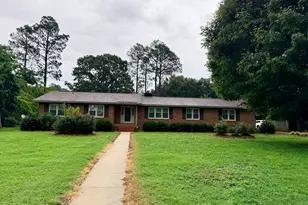704 Highland Dr, Laurinburg, NC 28352 - Photo 1