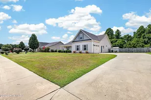 109 Pembury Way, Richlands, NC 28574 - Photo 2