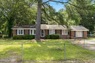 402 5th St, Bladenboro, NC 28320 - Photo 1