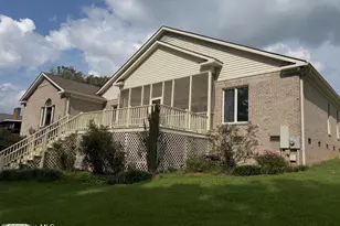 909 Lakeview Dr, Clinton, NC 28328 - Photo 6