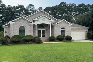 909 Lakeview Dr, Clinton, NC 28328 - Photo 1