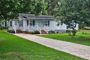 113A Jefferson St, Clinton, NC 28328 - Photo 1