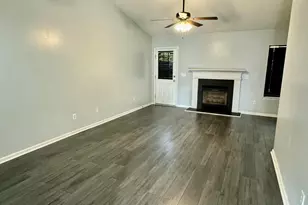 2702 Bluff View Dr, Greenville, NC 27834 - Photo 2