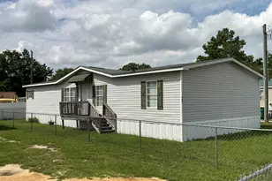 77 Maple Ave, Elizabethtown, NC 28337 - Photo 1