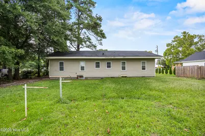 207 W Bridgers Street, Burgaw, NC 28425 - Photo 16