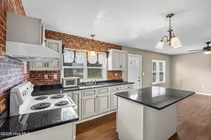207 W Bridgers St, Burgaw, NC 28425 - Photo 12