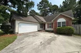 305 Firethorn Ln, Jacksonville, NC 28546 - Photo 1