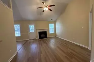 305 Firethorn Ln, Jacksonville, NC 28546 - Photo 2