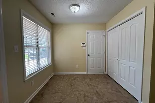 305 Firethorn Ln, Jacksonville, NC 28546 - Photo 4