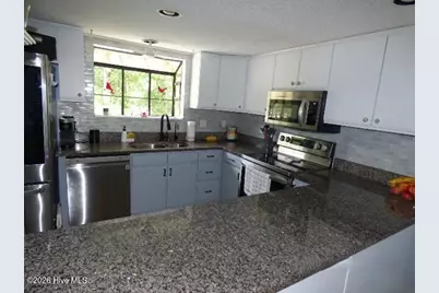 10082 Windward Drive, New Bern, NC 28560 - Photo 4