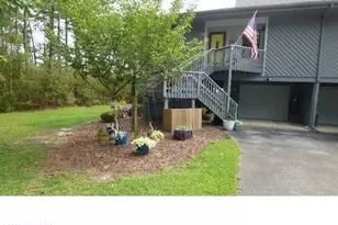 10082 Windward Dr, New Bern, NC 28560 - Photo 2