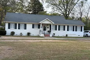 911 Atkinson St, Laurinburg, NC 28352 - Photo 1