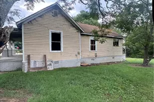 1005 Harriett St, Henderson, NC 27536 - Photo 2