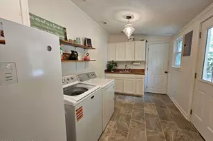 405 W Clinton St, Roseboro, NC 28382 - Photo 16