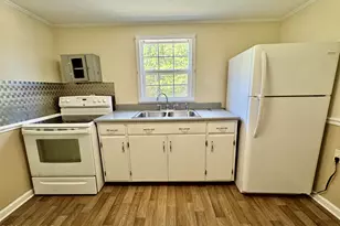 136 Floyd Pond Ln, Richlands, NC 28574 - Photo 8