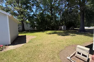 209 N Pollock St, Selma, NC 27576 - Photo 2