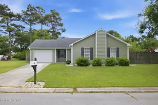 1006 Birch Ct, Morehead City, NC 28557 - Photo 2