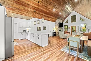 118 Kareny Dr, Topton, NC 28781 - Photo 2