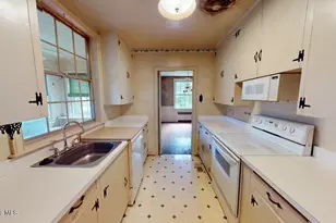 808 W South St, Ahoskie, NC 27910 - Photo 12