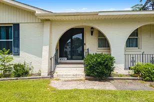 423 S Edgewood Cir, Whiteville, NC 28472 - Photo 6