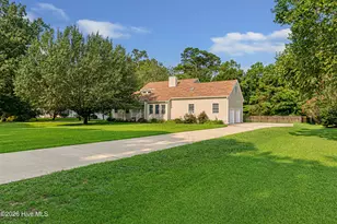 415 Hillcrest Dr, Morehead City, NC 28557 - Photo 2