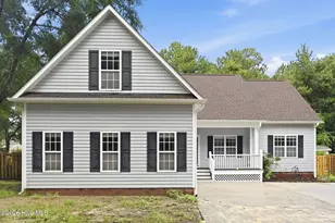 127 Bayshore Dr, Sneads Ferry, NC 28460 - Photo 2