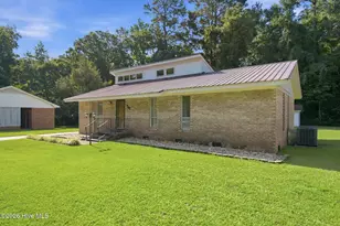 713 Pinewood Dr, Whiteville, NC 28472 - Photo 2