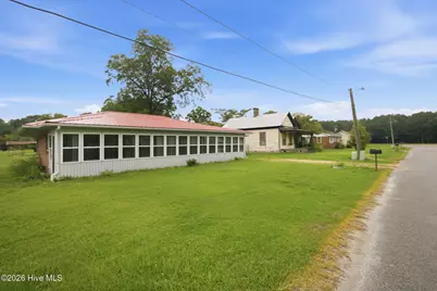 208 N West Avenue, Oak City, NC 27857 - Photo 16