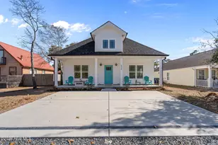 134 NE 5th St, Oak Island, NC 28465 - Photo 2