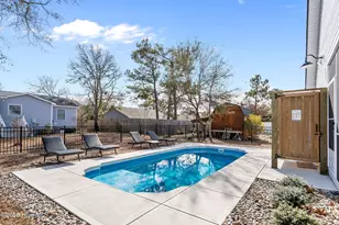 134 NE 5th St, Oak Island, NC 28465 - Photo 4