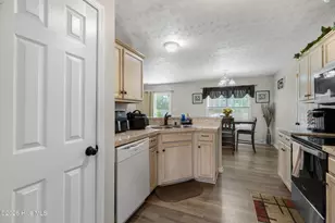 305 Providence Dr, Jacksonville, NC 28546 - Photo 12