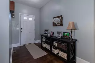 121 Lightwater Dr, Aberdeen, NC 28315 - Photo 2