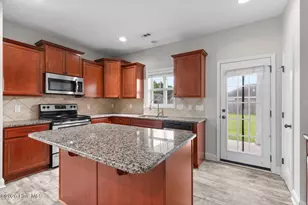 401 Ragged Point Ct, Jacksonville, NC 28546 - Photo 10