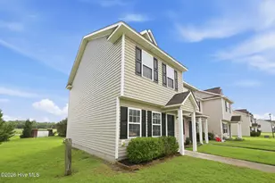 201 Lanieve Ct, Hubert, NC 28539 - Photo 2