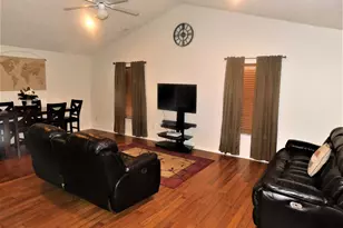 312 Kathryn Ct, Newport, NC 28570 - Photo 2