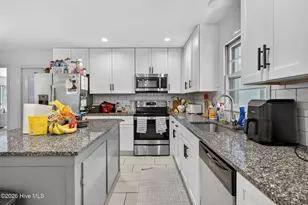 9 Castlewood Dr, Wilmington, NC 28409 - Photo 4