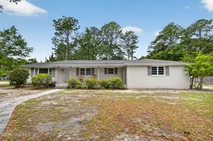 9 Castlewood Dr, Wilmington, NC 28409 - Photo 2