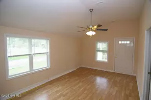 462 Snow Hill St, Ayden, NC 28513 - Photo 2