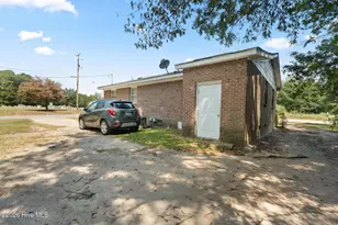 301 Tuskeegee Dr, Laurinburg, NC 28352 - Photo 6