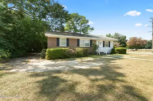 301 Tuskeegee Dr, Laurinburg, NC 28352 - Photo 2