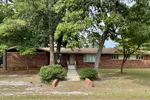 2206 2nd Ave, Elizabethtown, NC 28337 - Photo 2