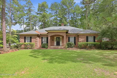 335 W Hedgelawn Way, Southern Pines, NC 28387 - Photo 2