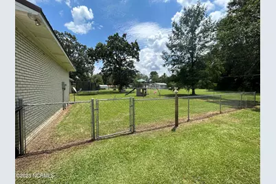 221 E Bladen Street, Bladenboro, NC 28320 - Photo 8