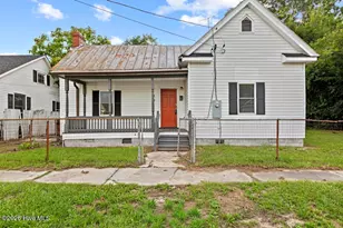 104 N Trianon St, Kinston, NC 28501 - Photo 1