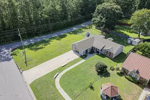2601 Idlebrook Cir, Midway Park, NC 28544 - Photo 8