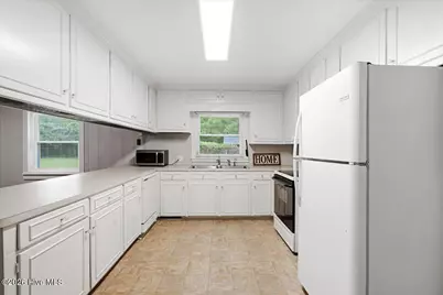 2610 Evans Street, Greenville, NC 27834 - Photo 16