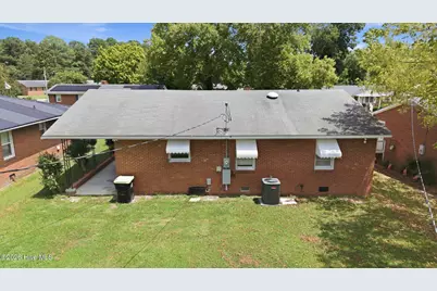 205 N Edgewood Avenue, Williamston, NC 27892 - Photo 6