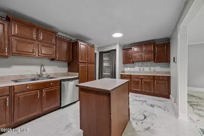 613 Maple Street, Jacksonville, NC 28540 - Photo 6